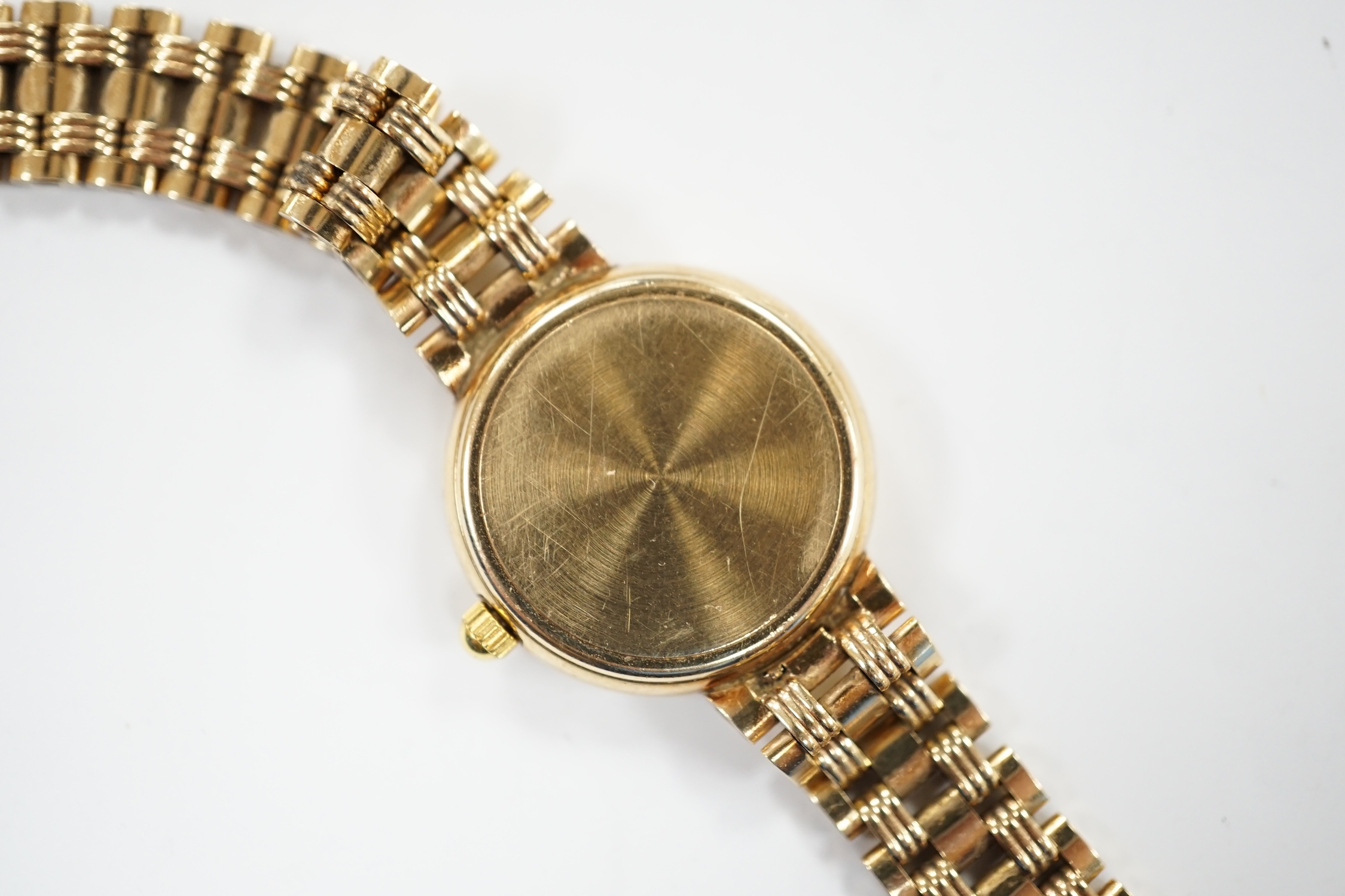 A lady's modern 9ct gold quartz bracelet wrist watch, retailed by Brufords, overall 17.7cm, gross weight 23.1 grams.